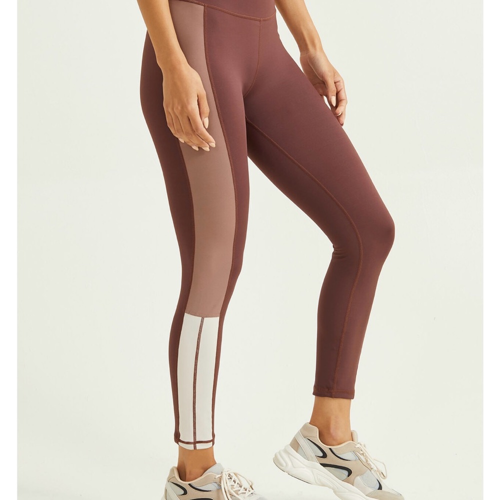 Small boutique LEGGINGs buttery soft NEW